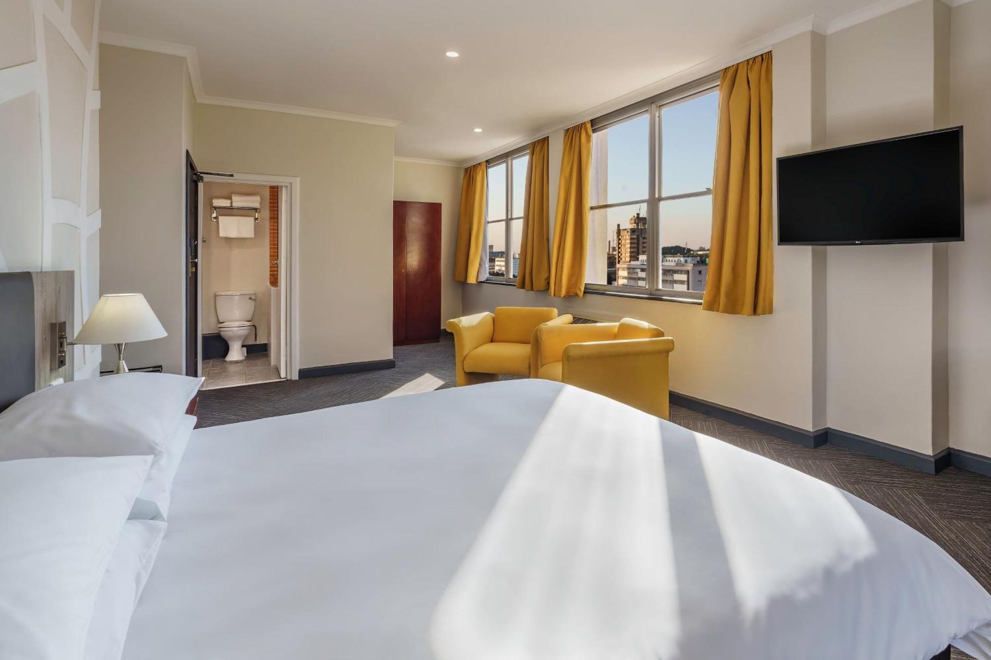 Protea Hotel By Marriott Lusaka Cairo Road Exterior photo