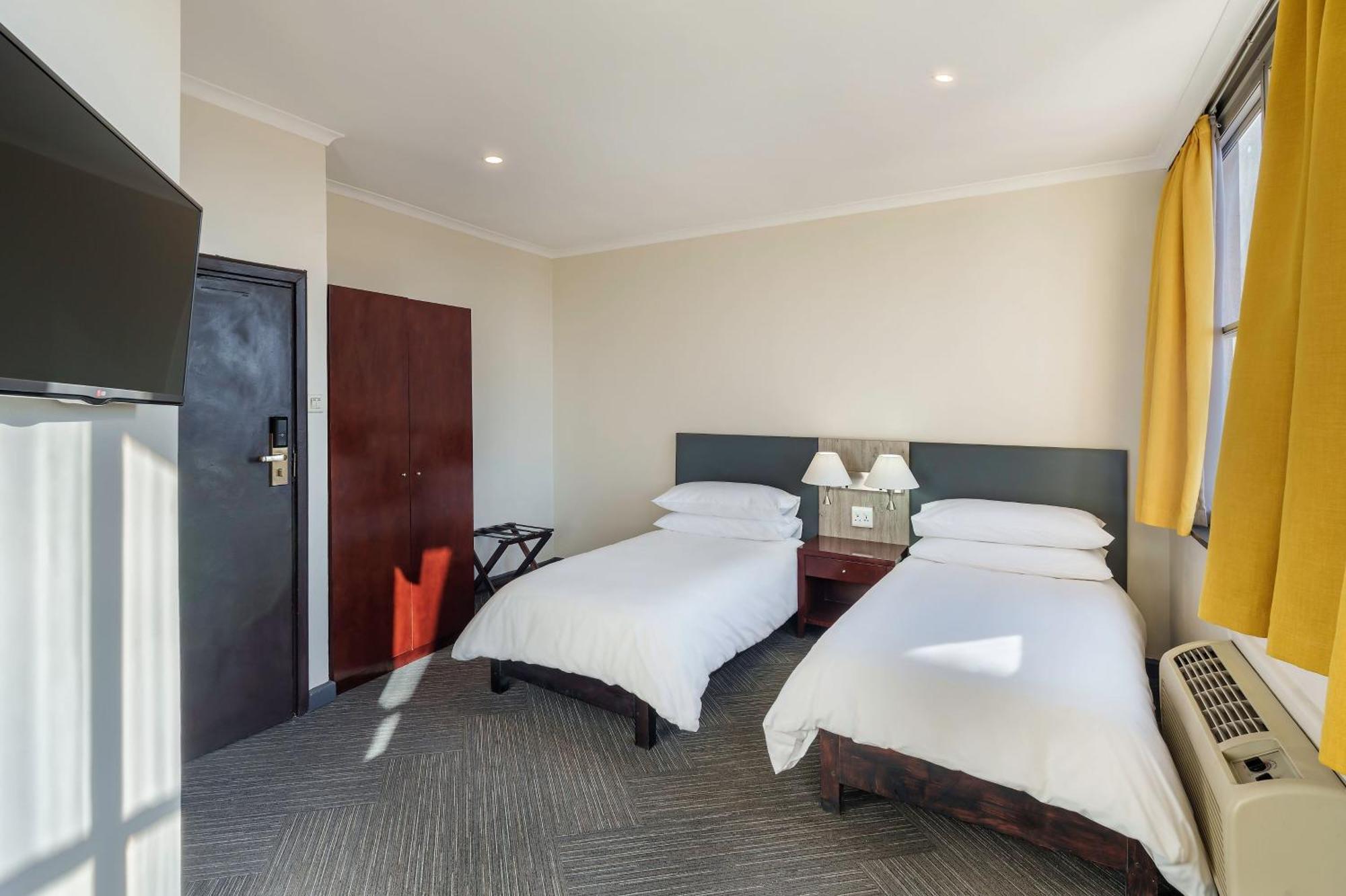 Protea Hotel By Marriott Lusaka Cairo Road Exterior photo