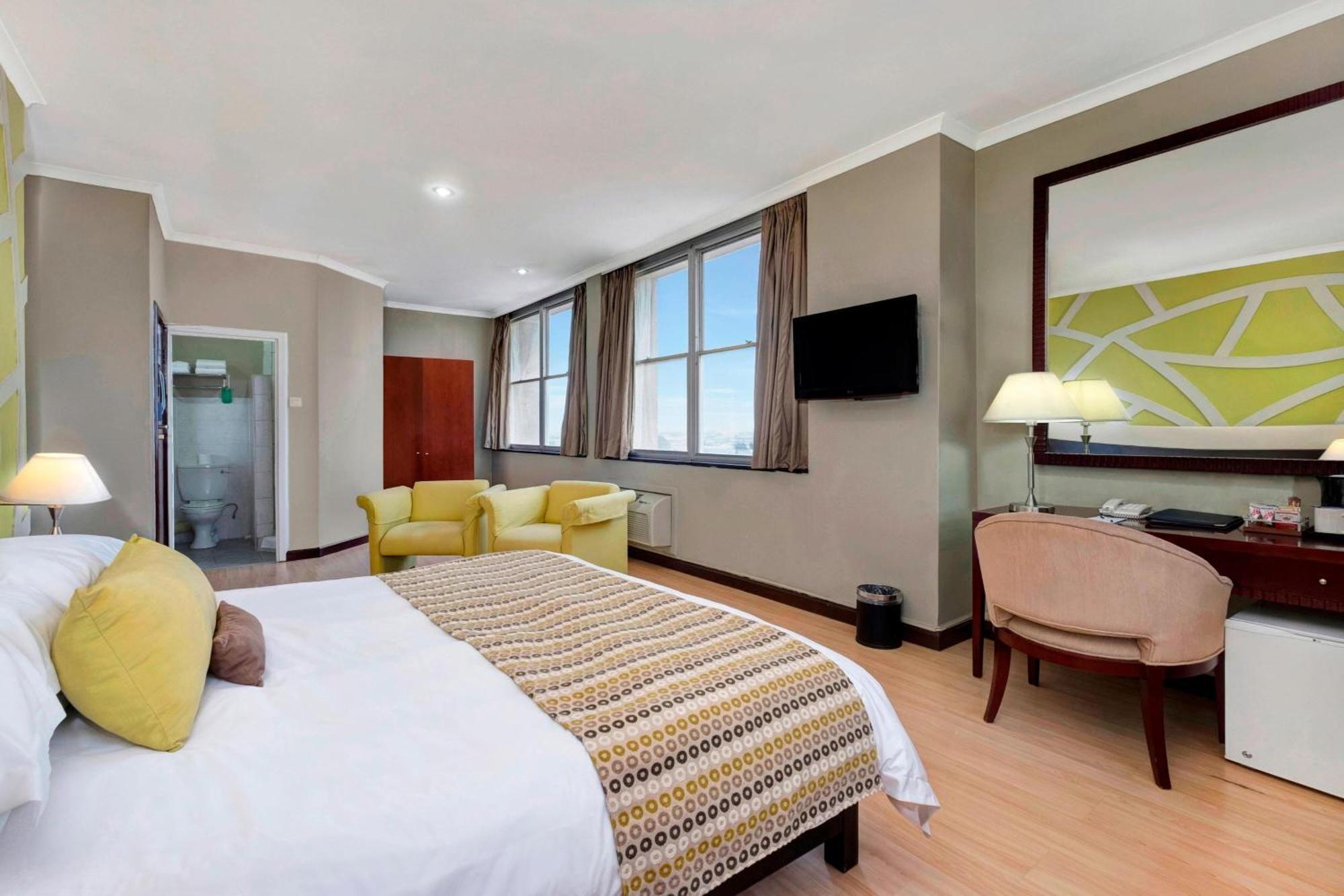 Protea Hotel By Marriott Lusaka Cairo Road Exterior photo