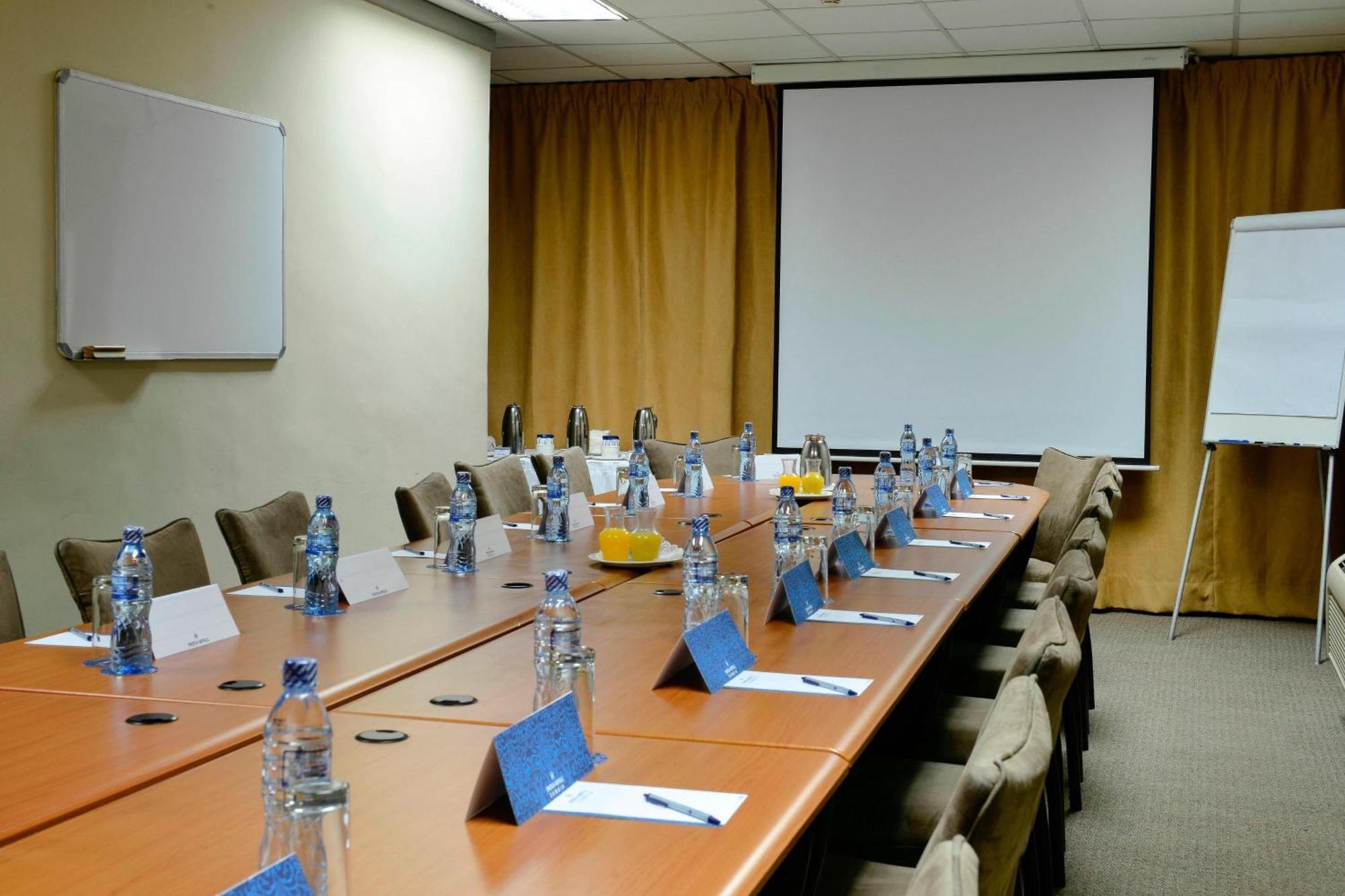Protea Hotel By Marriott Lusaka Cairo Road Exterior photo