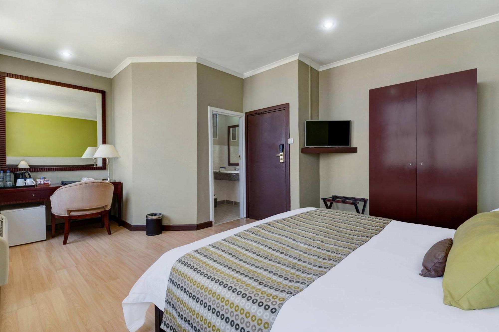 Protea Hotel By Marriott Lusaka Cairo Road Exterior photo